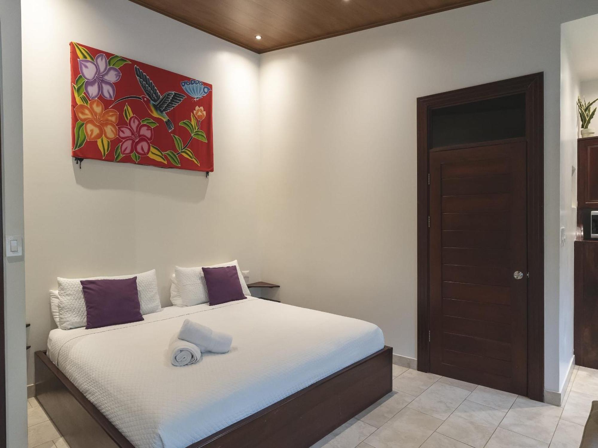 Surfside - Playa Carmen * Playa Santa Teresa (Puntarenas)